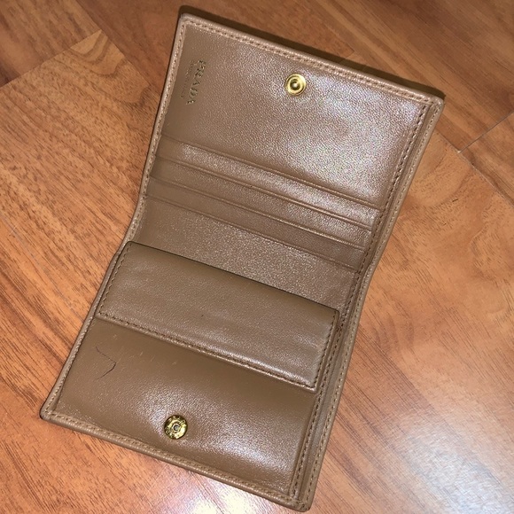 Authentic Prada Soft Calfskin Vitello Move Wallet with Authenticity Card - Picture 6 of 16